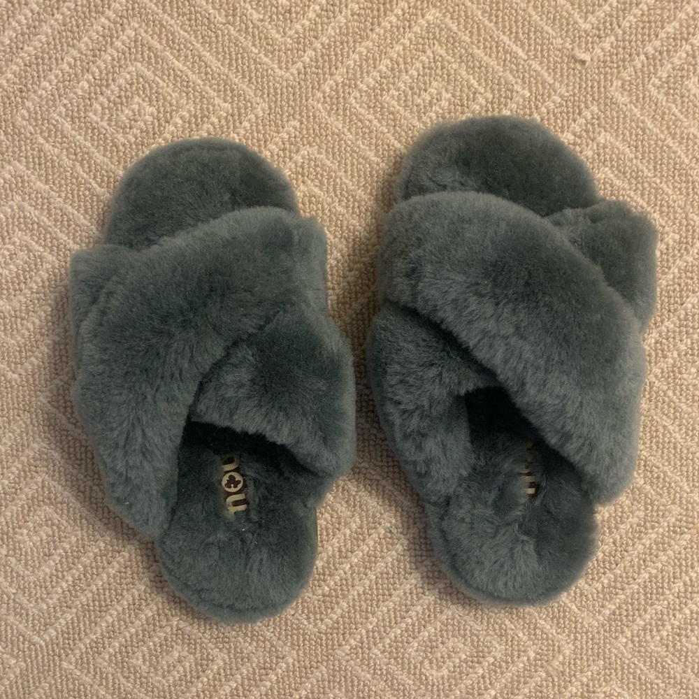 Mou brand criss-cross fur slide slipper